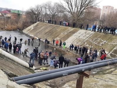 РОСТОВЧАН, СОБИРАВШИХ РЫБУ В ОБМЕЛЕВШЕМ СЕВЕРНОМ ВОДОХРАНИЛИЩЕ, ОШТРАФОВАЛИ