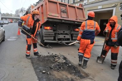 ЛОГВИНЕНКО: ЯМЫ НА РОСТОВСКИХ ДОРОГАХ ЛИКВИДИРУЮТ К 1 МАЯ