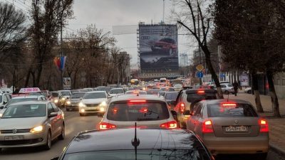 РОСТОВЧАНАМ ПРЕДЛОЖИЛИ ПЕРЕСЕСТЬ С ЛИЧНЫХ АВТО НА ОБЩЕСТВЕННЫЙ ТРАНСПОРТ