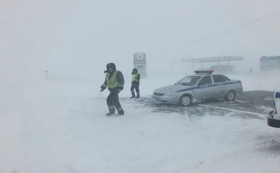 ДВИЖЕНИЕ НА ДОРОГАХ РОСТОВА И ОБЛАСТИ ПАРАЛИЗОВАЛО ПОСЛЕ СНЕГОПАДА