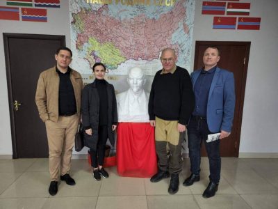Коммунизм объединяет: глава фракции КПРФ в ЗСРО Алексей Мисан посетил ДНР