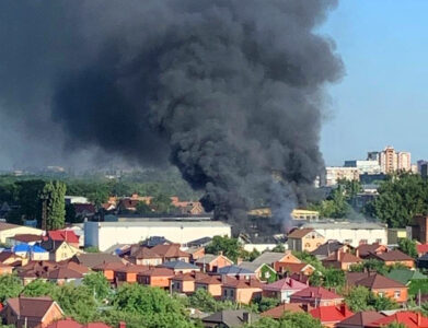 В РОСТОВЕ-НА-ДОНУ ПОТУШИЛИ ПОЖАР НА СКЛАДЕ