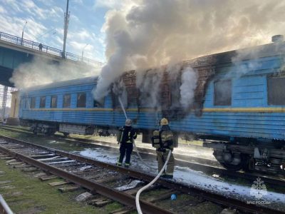 НА ПРИВОКЗАЛЬНОЙ УЛИЦЕ В РОСТОВЕ ЗАГОРЕЛСЯ СПИСАННЫЙ ВАГОН