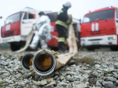 В РОСТОВСКОЙ ОБЛАСТИ ПОТУШИЛИ ПОЖАР НА ПРОМПРЕДПРИЯТИИ ПОСЛЕ АТАКИ БПЛА