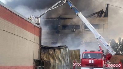 МАСШТАБНЫЙ ПОЖАР НА ОРСКОЙ В РОСТОВЕ ПОТУШИЛИ ТОЛЬКО К УТРУ