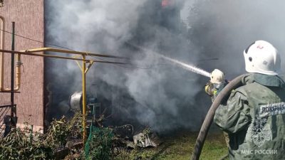 В СЕМИКАРАКОРСКЕ ПОТУШИЛИ МАСШТАБНЫЙ ПОЖАР В ТЦ «ПИРАМИДА»