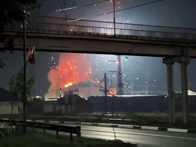 В РОСТОВСКОЙ ОБЛАСТИ ПОСЛЕ ПАДЕНИЯ БПЛА ЗАГОРЕЛАСЬ КРЫША ВОКЗАЛА