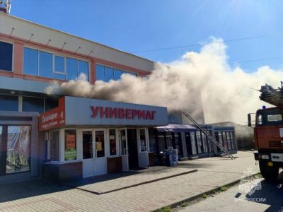 ПОСТРАДАВШЕГО В ПОЖАРЕ СОТРУДНИКА МЧС ПЕРЕВЕЗЛИ ИЗ НОВОШАХТИНСКА В РОСТОВ