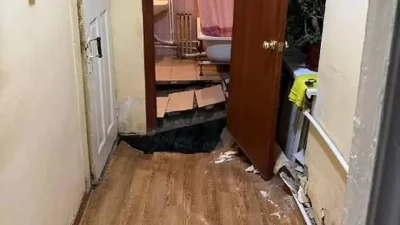 В ТАГАНРОГЕ ЖИТЕЛЕЙ ДОМА ЭВАКУИРОВАЛИ ПОСЛЕ ОБРУШЕНИЯ ПЛИТЫ ПЕРЕКРЫТИЯ