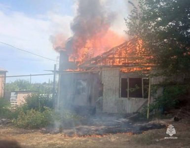 ТРОЕ ДЕТЕЙ УСТРОИЛИ ПОЖАР В ЗАБРОШЕННОМ ДОМЕ В КРАСНОМ СУЛИНЕ