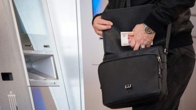 С 1 СЕНТЯБРЯ ЦЕНТРОБАНК УСИЛИТ КОНТРОЛЬ ЗА ВЫДАЧЕЙ НАЛИЧНЫХ ЧЕРЕЗ БАНКОМАТЫ