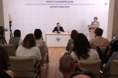 ГЛАВА РОСТОВСКОЙ ОБЛАСТИ ЮРИЙ СЛЮСАРЬ ПРОВЕЛ ПЕРВУЮ БОЛЬШУЮ ПРЕСС-КОНФЕРЕНЦИЮ