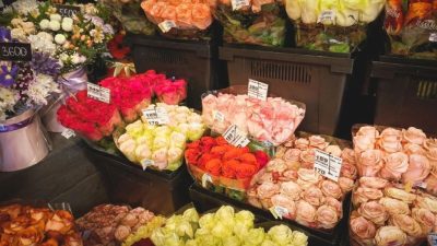 В РОСТОВЕ БУКЕТЫ К ШКОЛЬНОМУ ПРАЗДНИКУ ПОДОРОЖАЮТ НА 10%