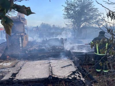 В РОСТОВСКОЙ ОБЛАСТИ ПОЖАР ПОВРЕДИЛ 13 ДОМОВЛАДЕНИЙ