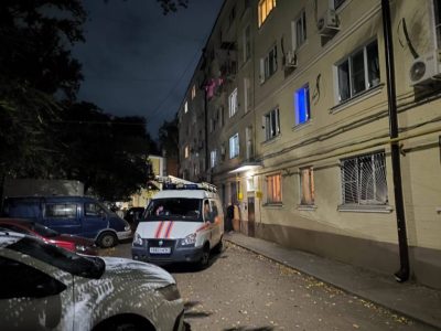 В РОСТОВЕ ЭВАКУИРОВАЛИ ЖИЛЬЦОВ ТРЕСНУВШЕГО ДОМА НА ИВАНОВСКОГО