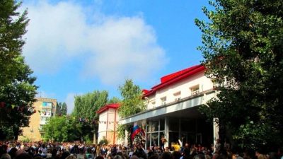 ВЛАСТИ РОСТОВА ПРОКОММЕНТИРОВАЛИ СЛУЧАЙ С ДАВКОЙ В ШКОЛЬНОМ ГАРДЕРОБЕ