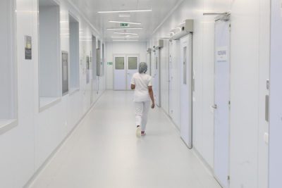 ВЕДОМОСТИ: ВЫПУСКНИКОВ МЕДВУЗОВ В РОССИИ ОБЯЖУТ ПРОЙТИ ОТРАБОТКУ С НАСТАВНИКАМИ