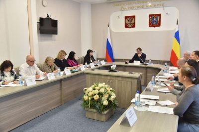 ДЕПУТАТЫ ФРАКЦИИ КПРФ ОБСУДИЛИ ПРОБЛЕМЫ ОБРАЗОВАНИЯ В РОСТОВСКОЙ ОБЛАСТИ