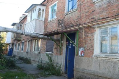 В РОСТОВЕ-НА-ДОНУ ПЛАНЫ ПО СНОСУ АВАРИЙНОГО ЖИЛЬЯ СОКРАТИЛИ НА ЧЕТВЕРТЬ