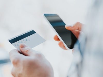 СТОИМОСТЬ КРЕДИТНЫХ КАРТ ДЛЯ РОССИЯН ДОСТИГЛА РЕКОРДА