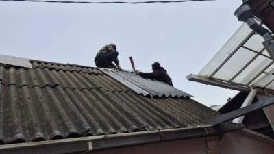 ИЗ-ЗА ШТОРМА НЕСКОЛЬКО ДОМОВ В РОСТОВЕ ПРИШЛОСЬ ВОССТАНАВЛИВАТЬ