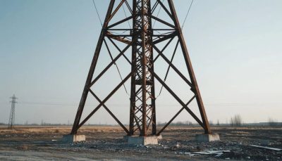 В СЛОБОДЕ РОСТОВСКОЙ ОБЛАСТИ В НЕСКОЛЬКИХ ДОМАХ ВЫБИЛО СТЕКЛА ИЗ-ЗА АТАКИ БПЛА