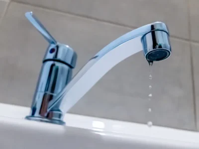 В ЧЕТЫРЕХ РАЙОНАХ РОСТОВА ОТКЛЮЧИЛИ ВОДУ ИЗ-ЗА ПОРЫВОВ НА СЕТЯХ