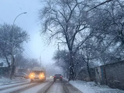 МЧС РОСТОВСКОЙ ОБЛАСТИ ПРОСИТ АВТОМОБИЛИСТОВ ВОЗДЕРЖАТЬСЯ ОТ ПОЕЗДОК ИЗ-ЗА НЕПОГОДЫ