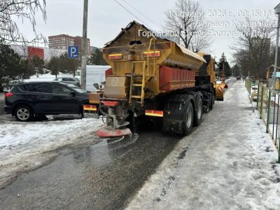 ГЛАВЫ ДОНСКИХ ГОРОДОВ ОТЧИТАЛИСЬ О ПРОТИВОГОЛОЛЕДНОЙ ОБРАБОТКЕ ТРОТУАРОВ