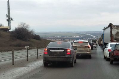 УЧАСТОК М-4 «ДОН» В РОСТОВСКОЙ ОБЛАСТИ ПЕРЕКРЫЛИ ИЗ-ЗА УСТАНОВКИ ОГРАЖДЕНИЯ