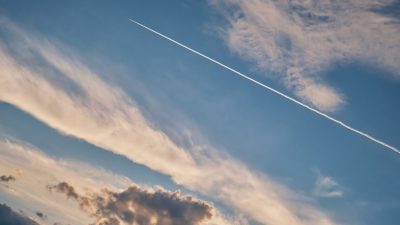 В ТАГАНРОГЕ ПРИ ОТРАЖЕНИИ АТАКИ БПЛА ПОВРЕЖДЕНИЯ ПОЛУЧИЛ МНОГОКВАРТИРНЫЙ ДОМ