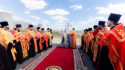 В РОСТОВЕ НА СУВОРОВСКОМ ЗАЛОЖИЛИ КАМЕНЬ В ОСНОВАНИЕ БУДУЩЕГО ХРАМА