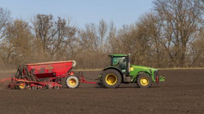 В РОСТОВСКОЙ ОБЛАСТИ АГРАРИЯМ ВЫДАЛИ 3,3 МЛРД РУБЛЕЙ КРЕДИТОВ