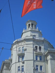 В РОСТОВСКОЙ МЭРИИ ПРОКОММЕНТИРОВАЛИ ОБРУШЕНИЕ ШПИЛЯ НА ИСТОРИЧЕСКОМ ЗДАНИИ НА БОЛЬШОЙ САДОВОЙ