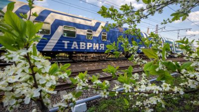 СЛЕДУЮЩИЕ ЧЕРЕЗ РОСТОВ ПОЕЗДА ЗАДЕРЖИВАЮТСЯ ИЗ-ЗА ПРИОСТАНОВКИ ДВИЖЕНИЯ НА КРЫМСКОМ МОСТУ