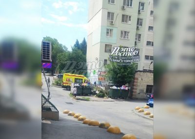 В РОСТОВЕ-НА-ДОНУ ПРИ ПАДЕНИИ С ВЫСОТЫ ПОГИБ МАЛЕНЬКИЙ РЕБЕНОК