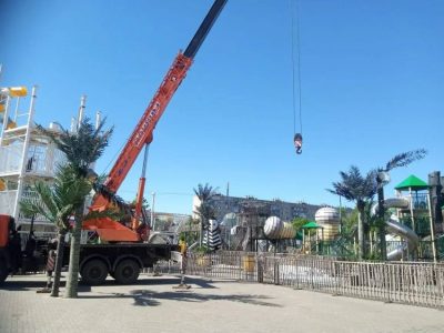В РОСТОВСКОМ ПАРКЕ «ПЛЕВЕН» ВЛАСТИ ДЕМОНТИРУЮТ ЧАСТНЫЙ АТТРАКЦИОННЫЙ КОМПЛЕКС